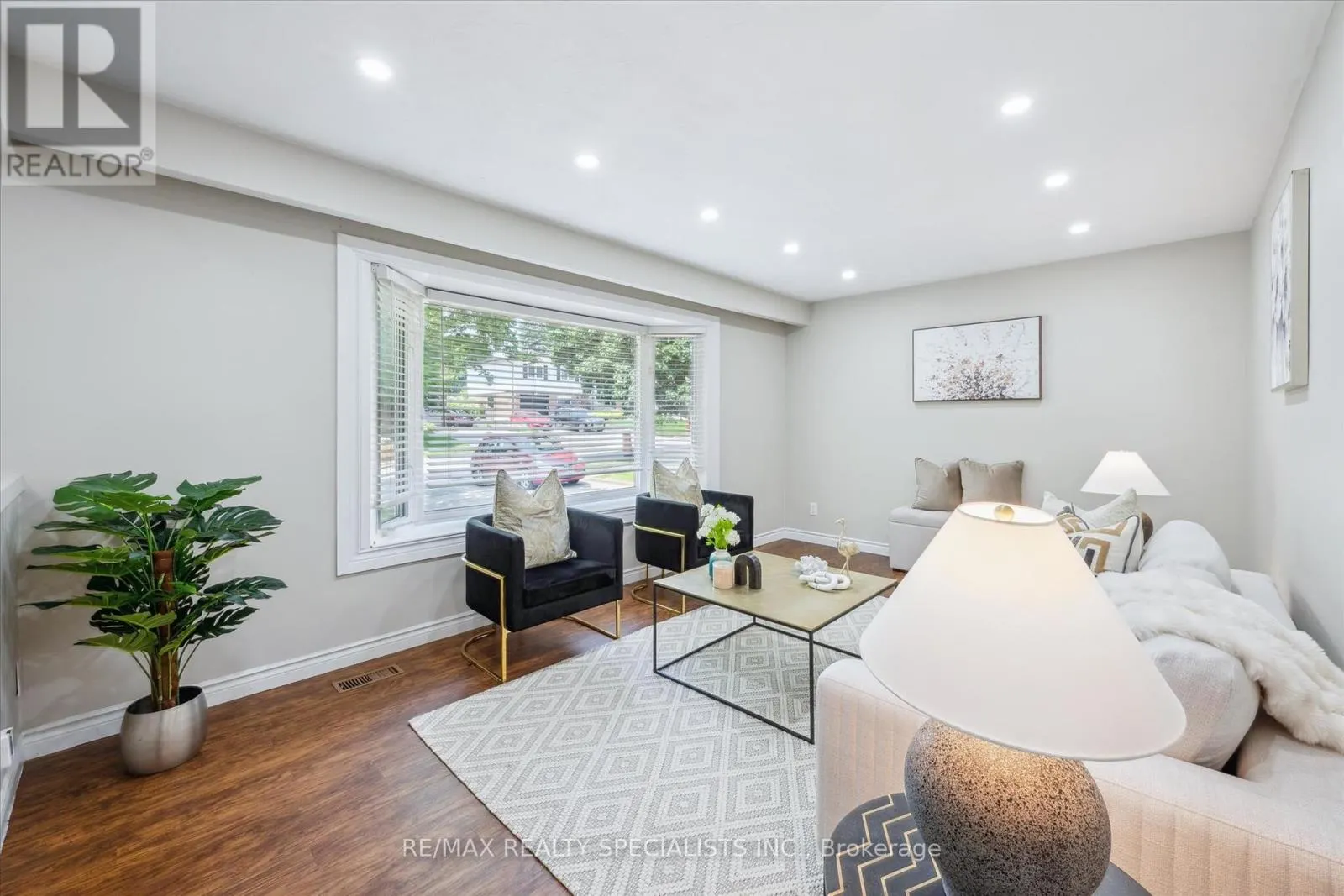 60 KENWOOD CRESCENT