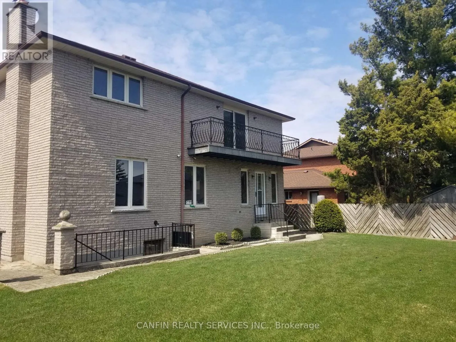 39 CORINTHIAN DRIVE