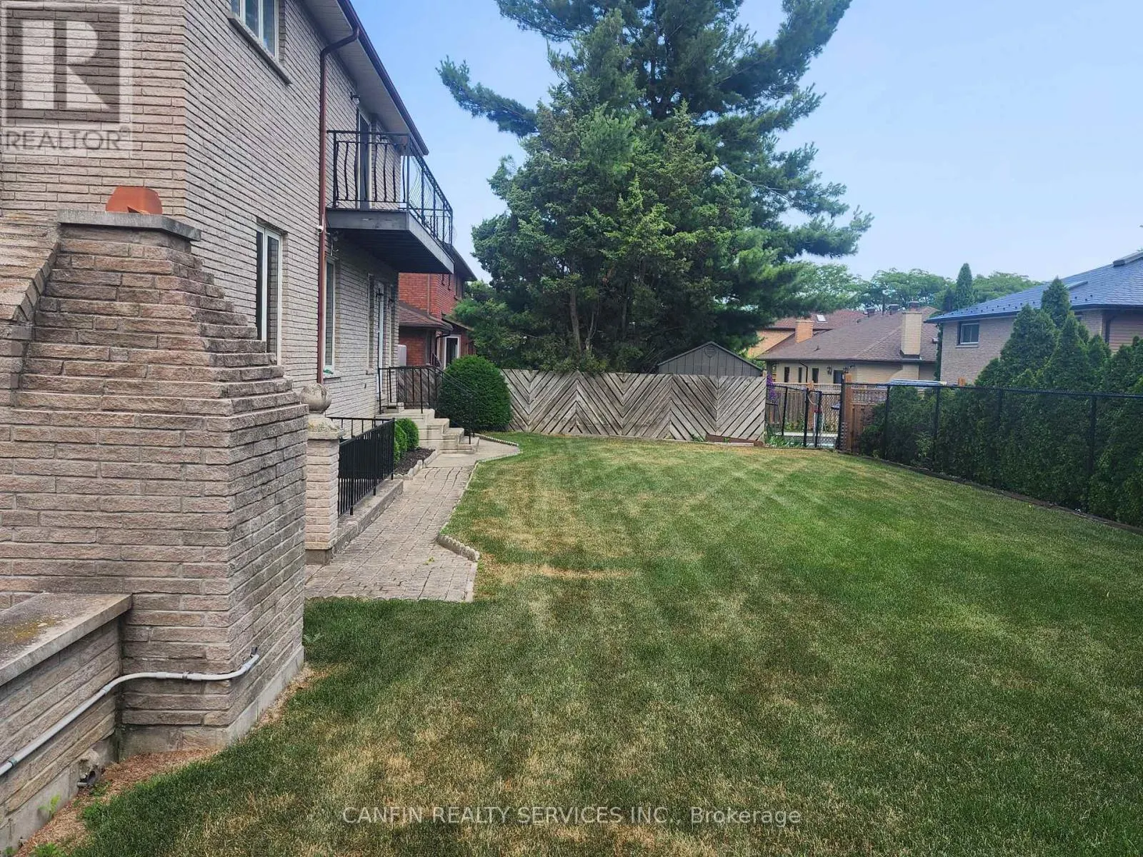 39 CORINTHIAN DRIVE