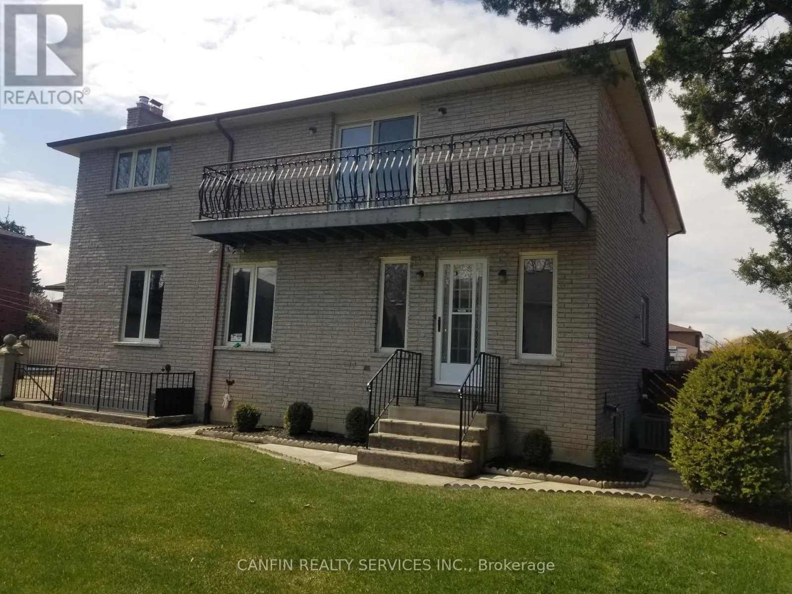 39 CORINTHIAN DRIVE