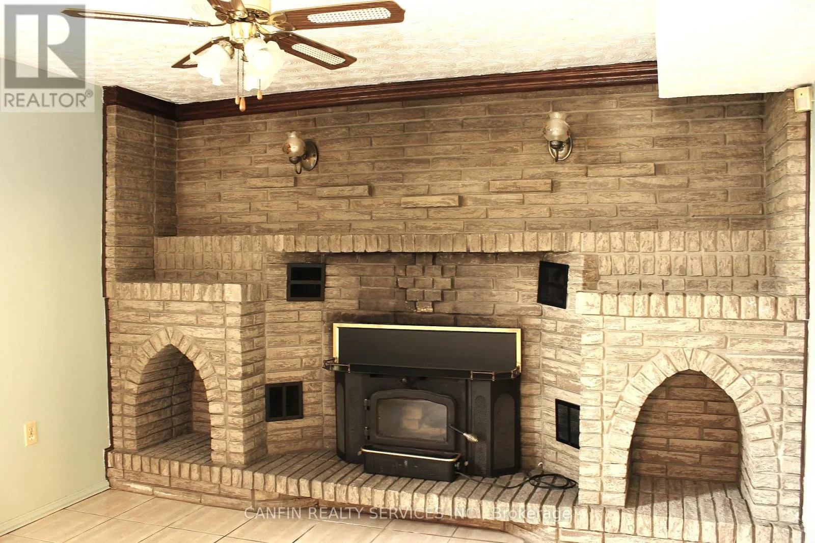 39 CORINTHIAN DRIVE