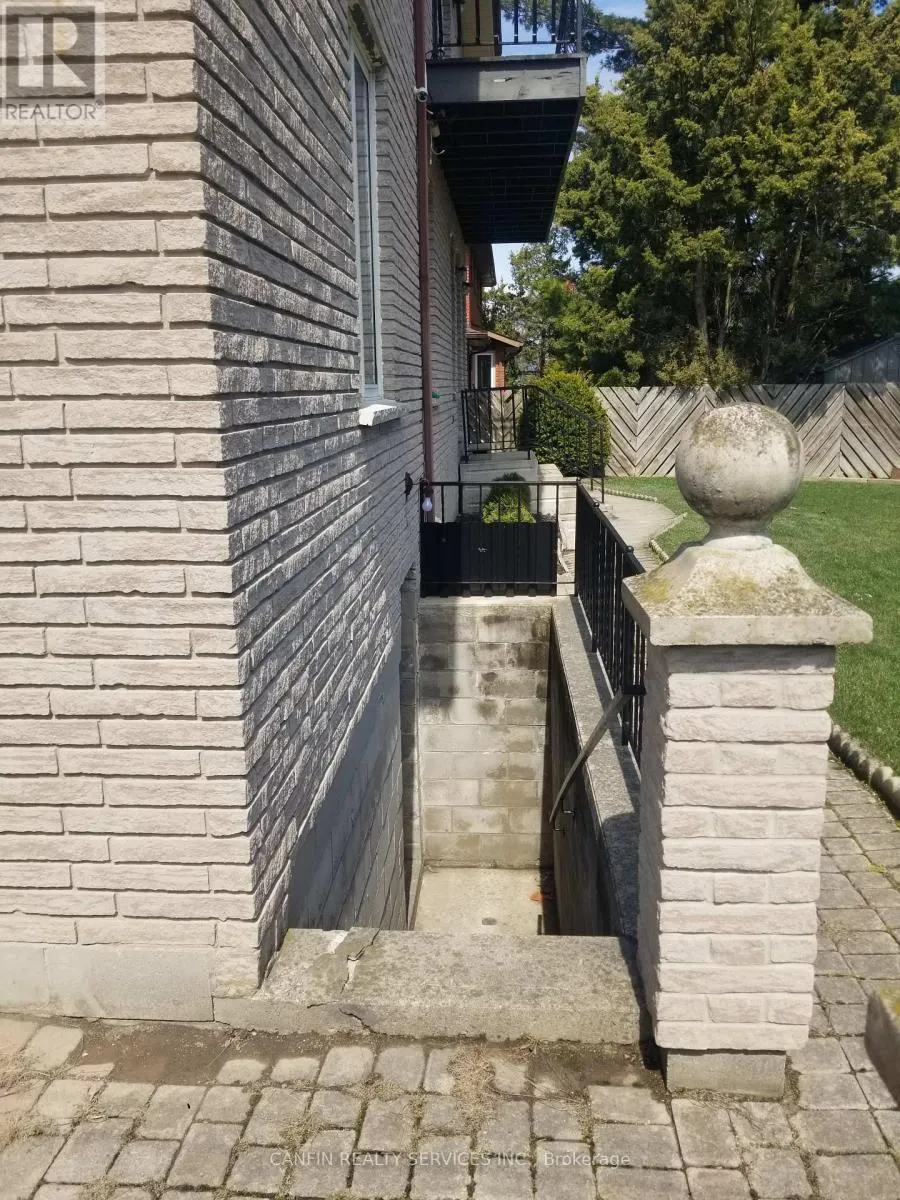 39 CORINTHIAN DRIVE