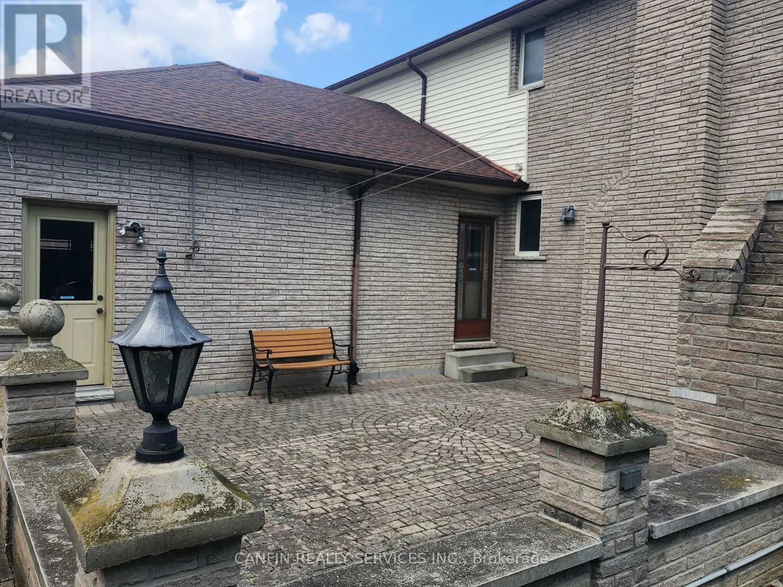 39 CORINTHIAN DRIVE