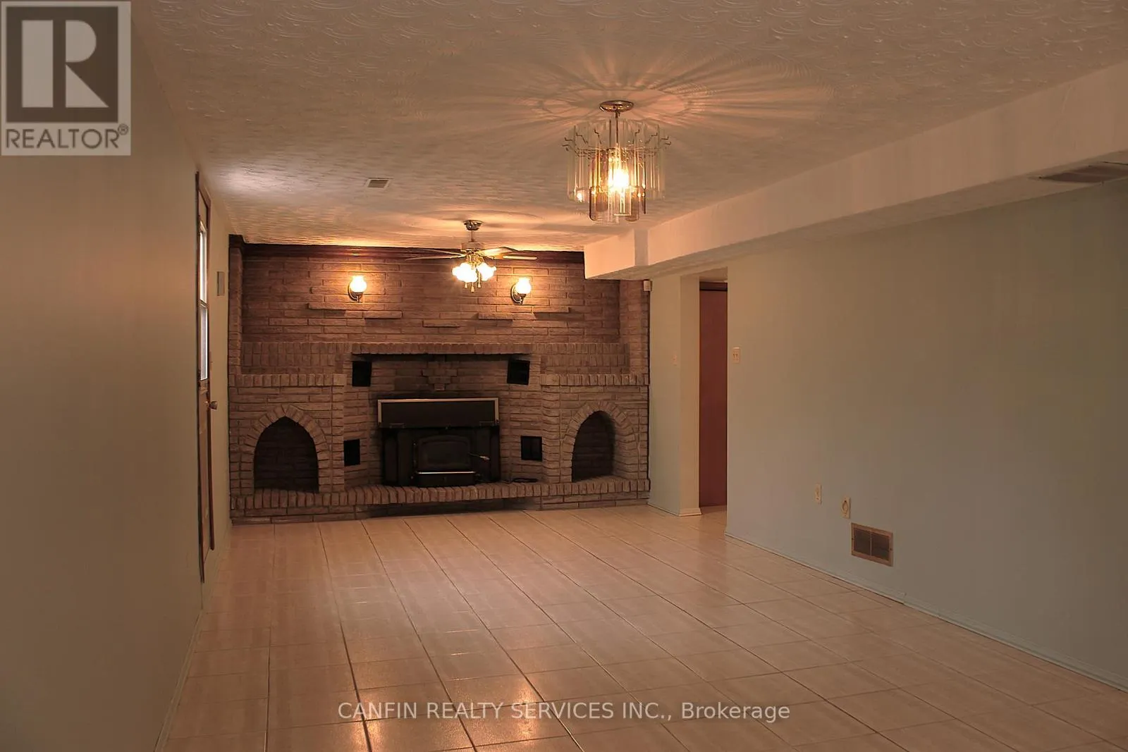 39 CORINTHIAN DRIVE