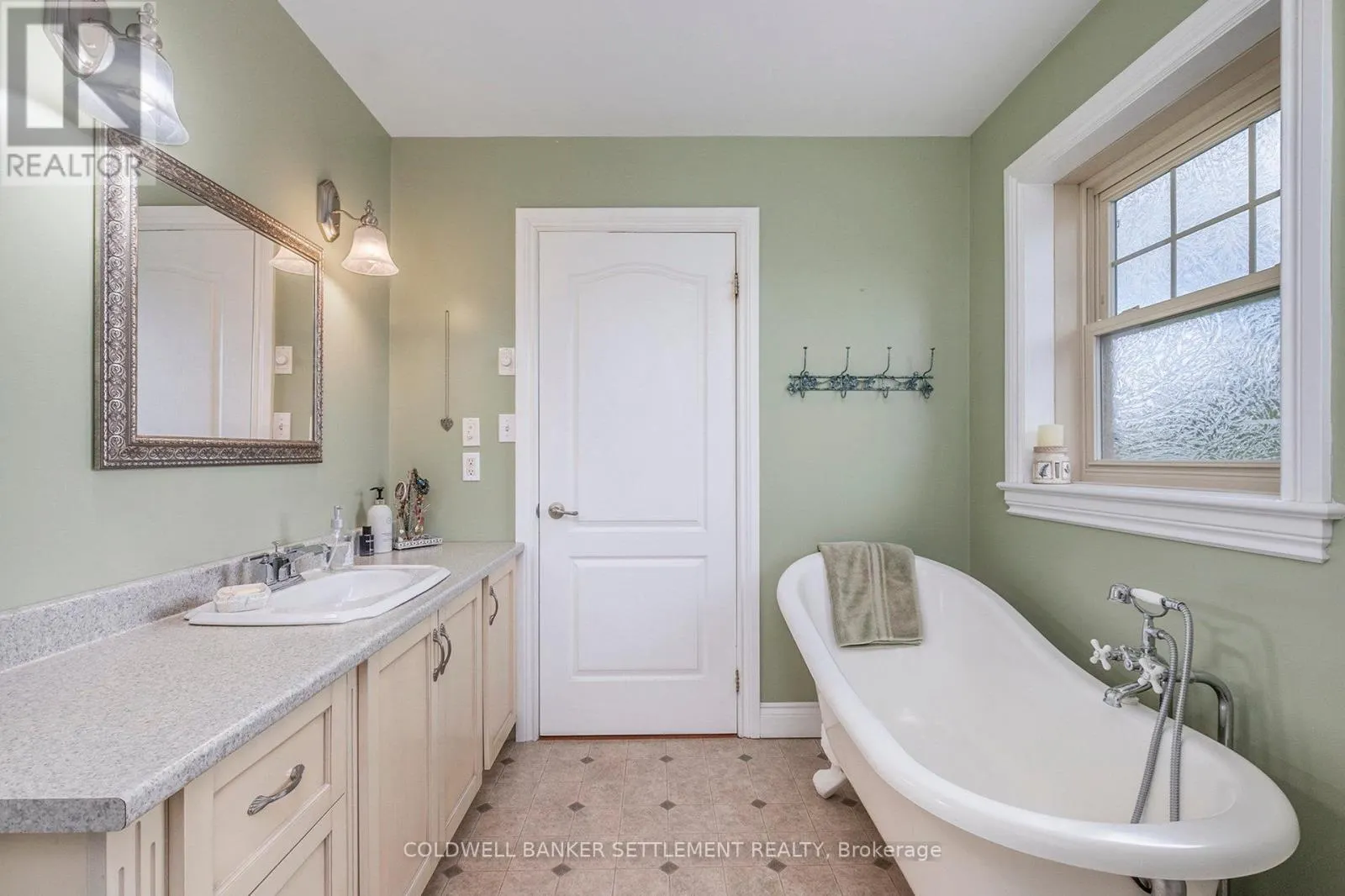 31 TUDOR CIRCLE