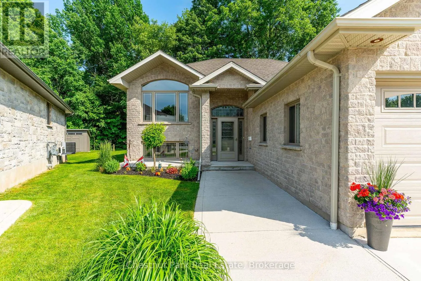207 2ND STREET W