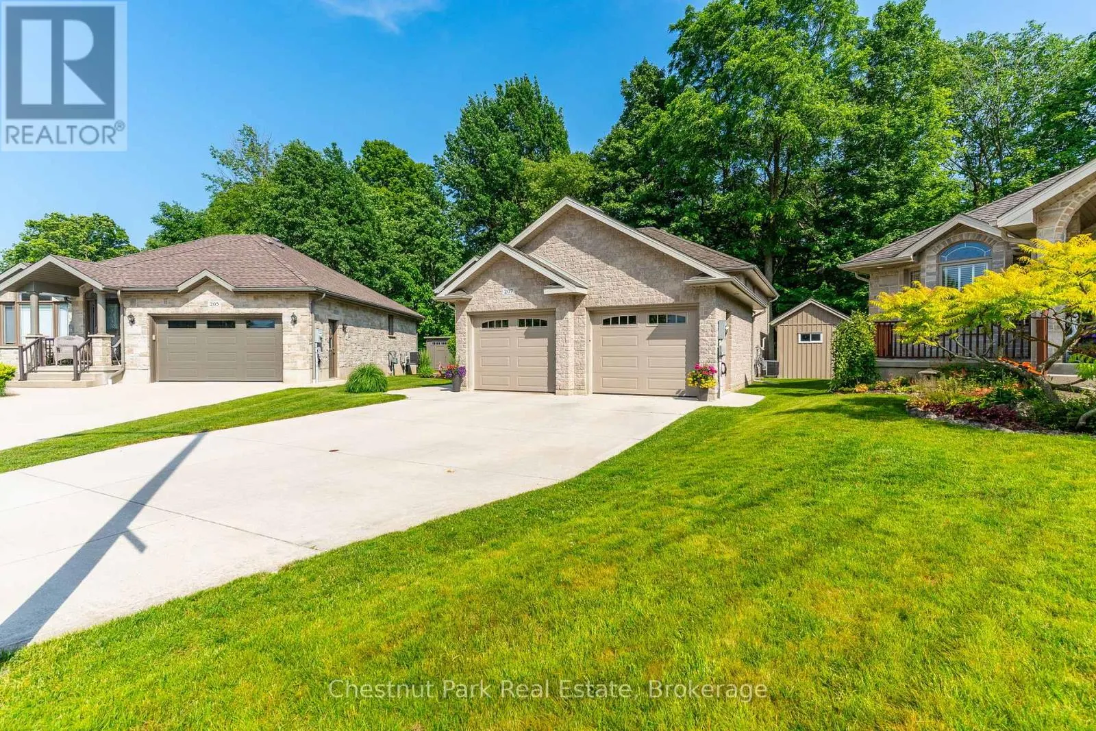 207 2ND STREET W