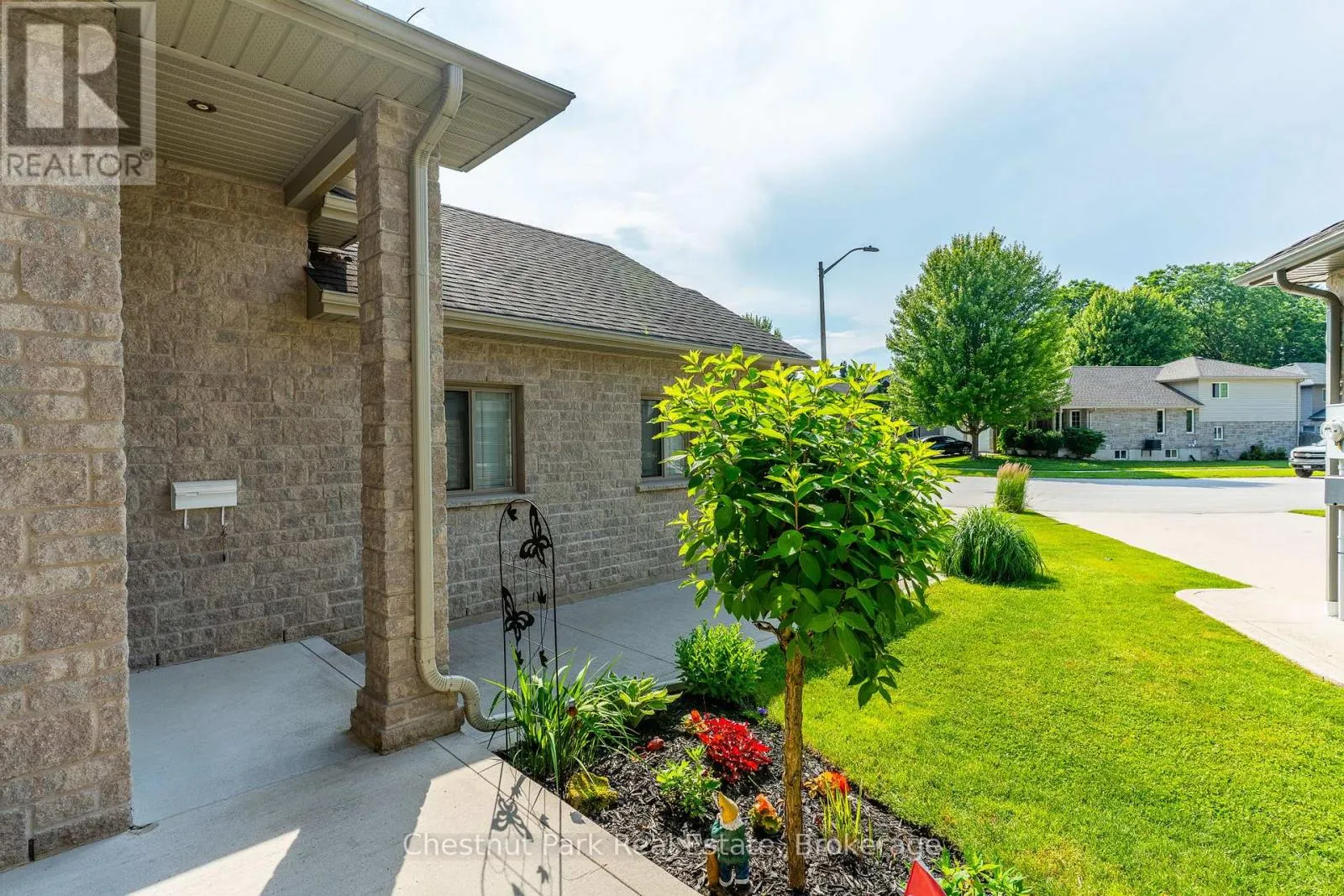 207 2ND STREET W