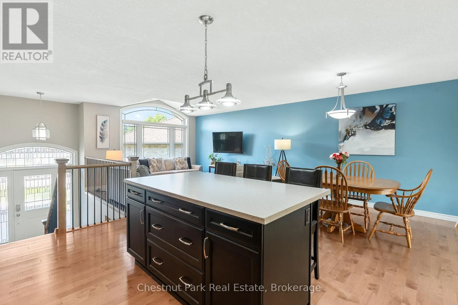 207 2ND STREET W