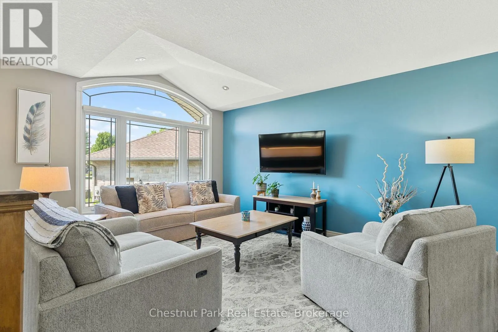 207 2ND STREET W