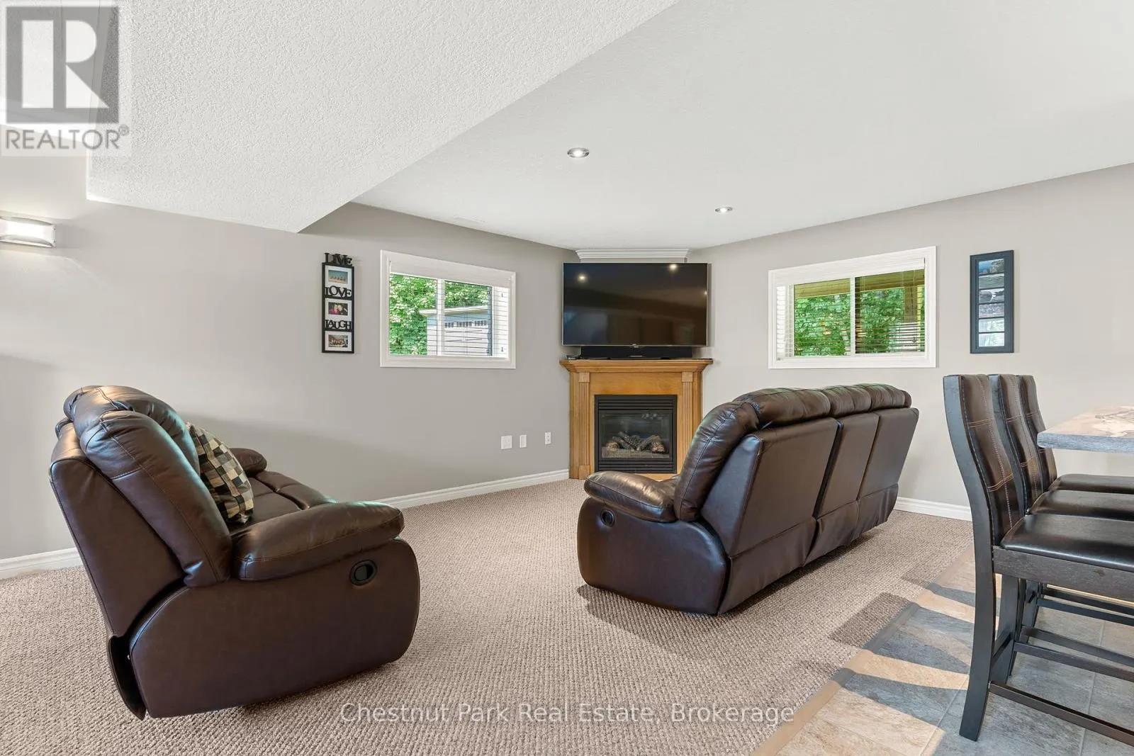 207 2ND STREET W