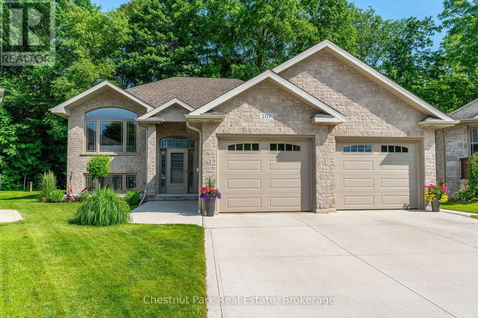 207 2ND STREET W
