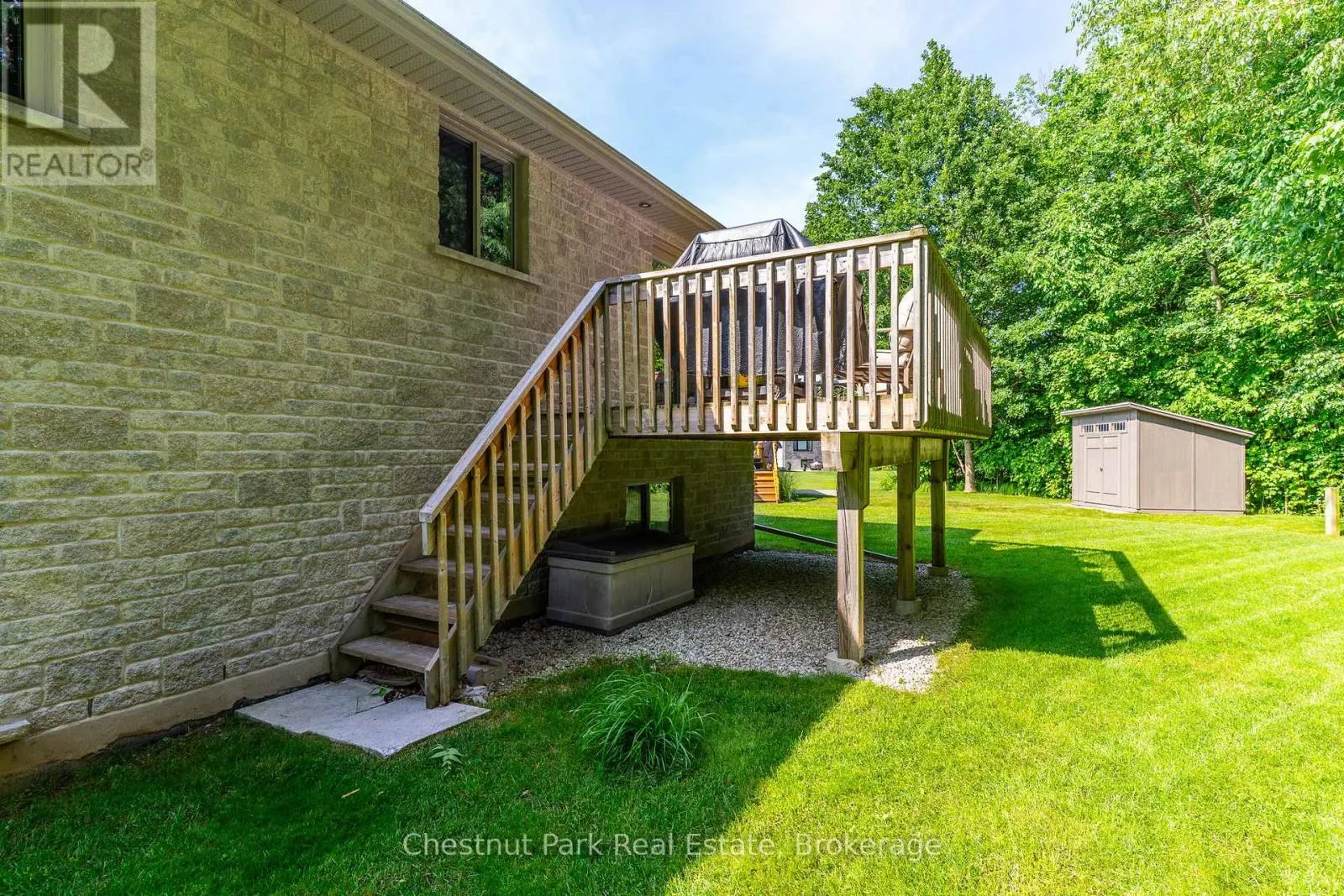 207 2ND STREET W