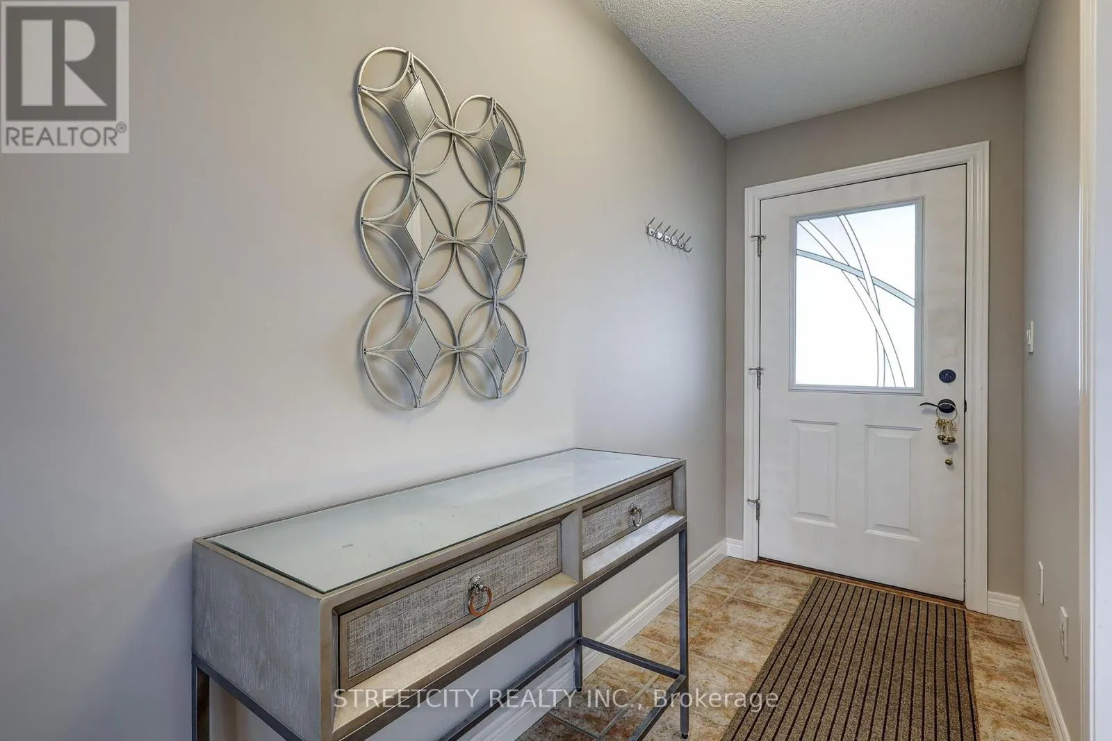 6 - 20 WINDMERE PLACE, #6