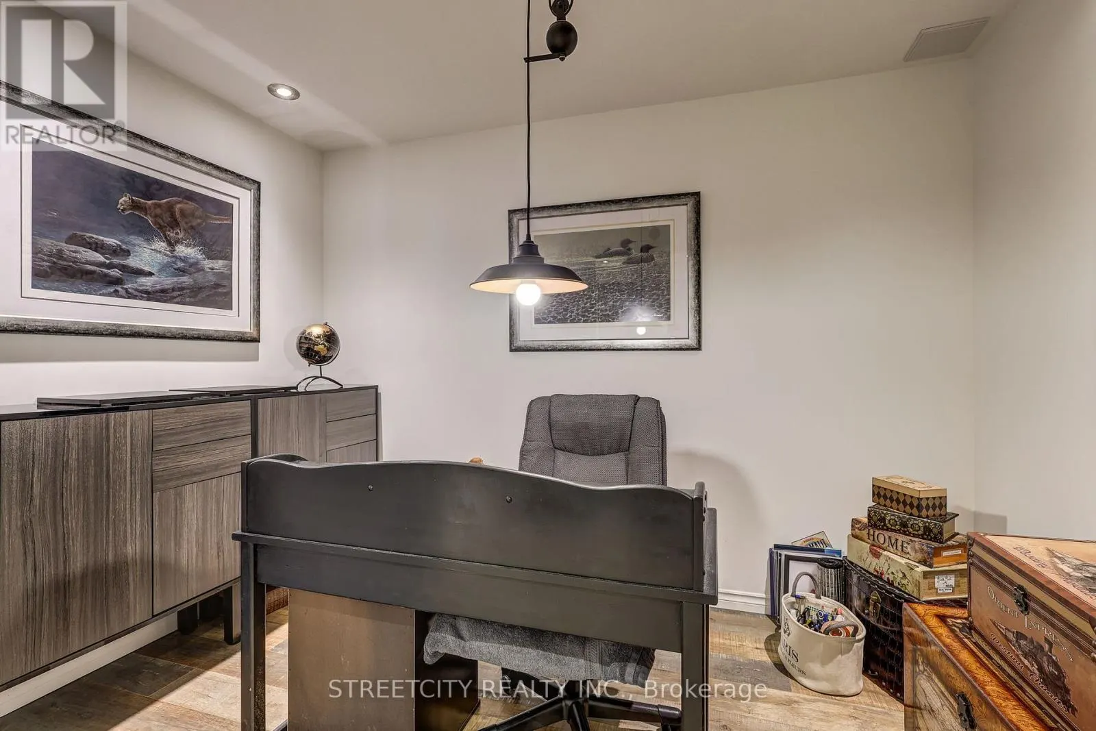 6 - 20 WINDMERE PLACE, #6