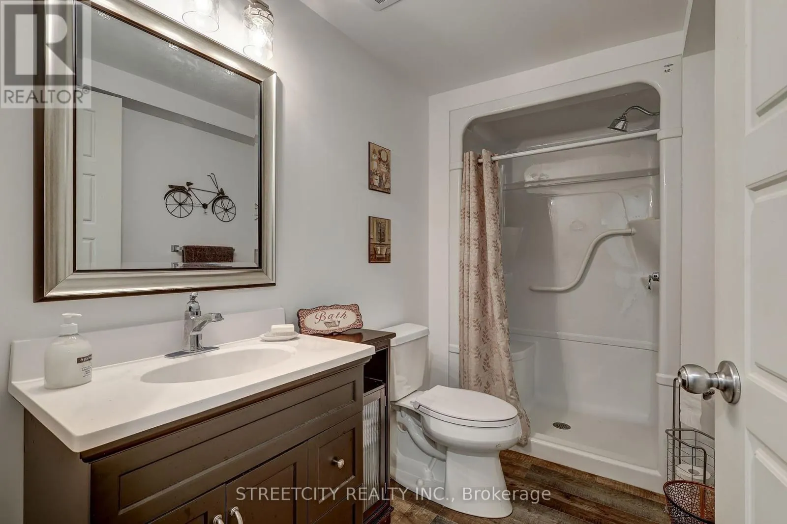 6 - 20 WINDMERE PLACE, #6