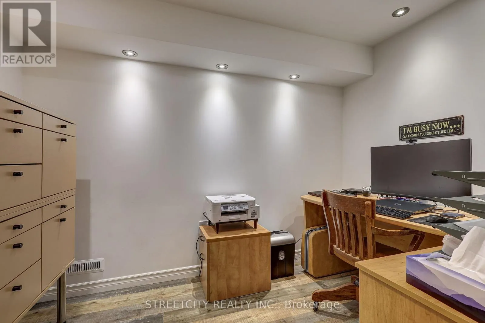 6 - 20 WINDMERE PLACE, #6
