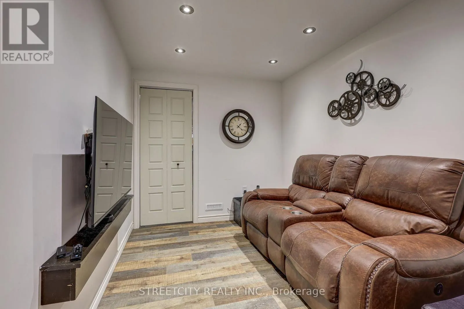 6 - 20 WINDMERE PLACE, #6