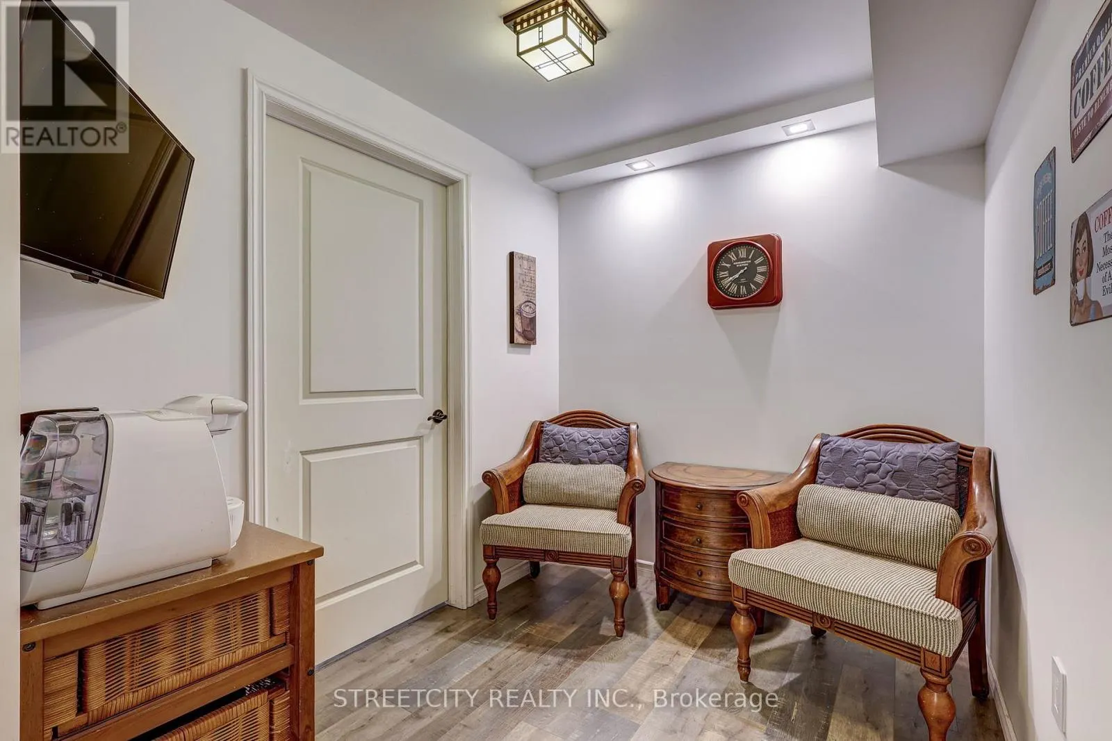 6 - 20 WINDMERE PLACE, #6