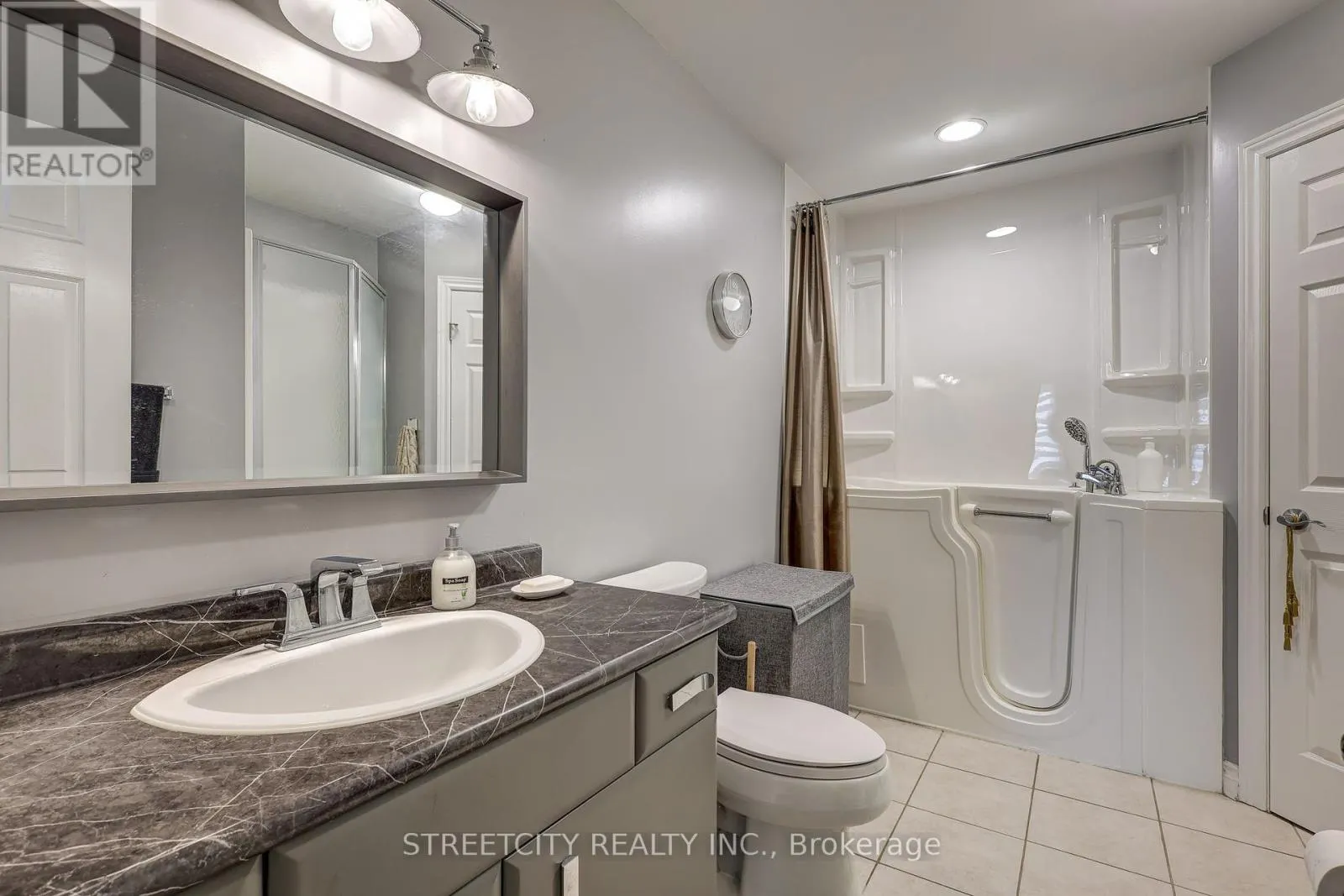 6 - 20 WINDMERE PLACE, #6