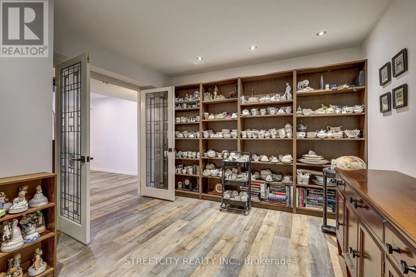 6 - 20 WINDMERE PLACE, #6