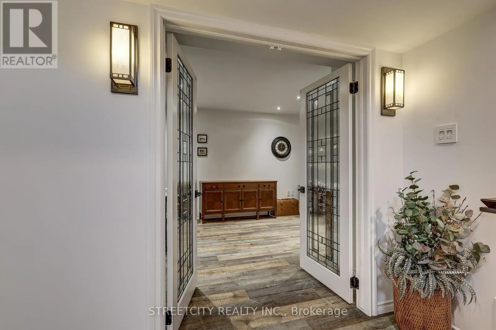 6 - 20 WINDMERE PLACE, #6
