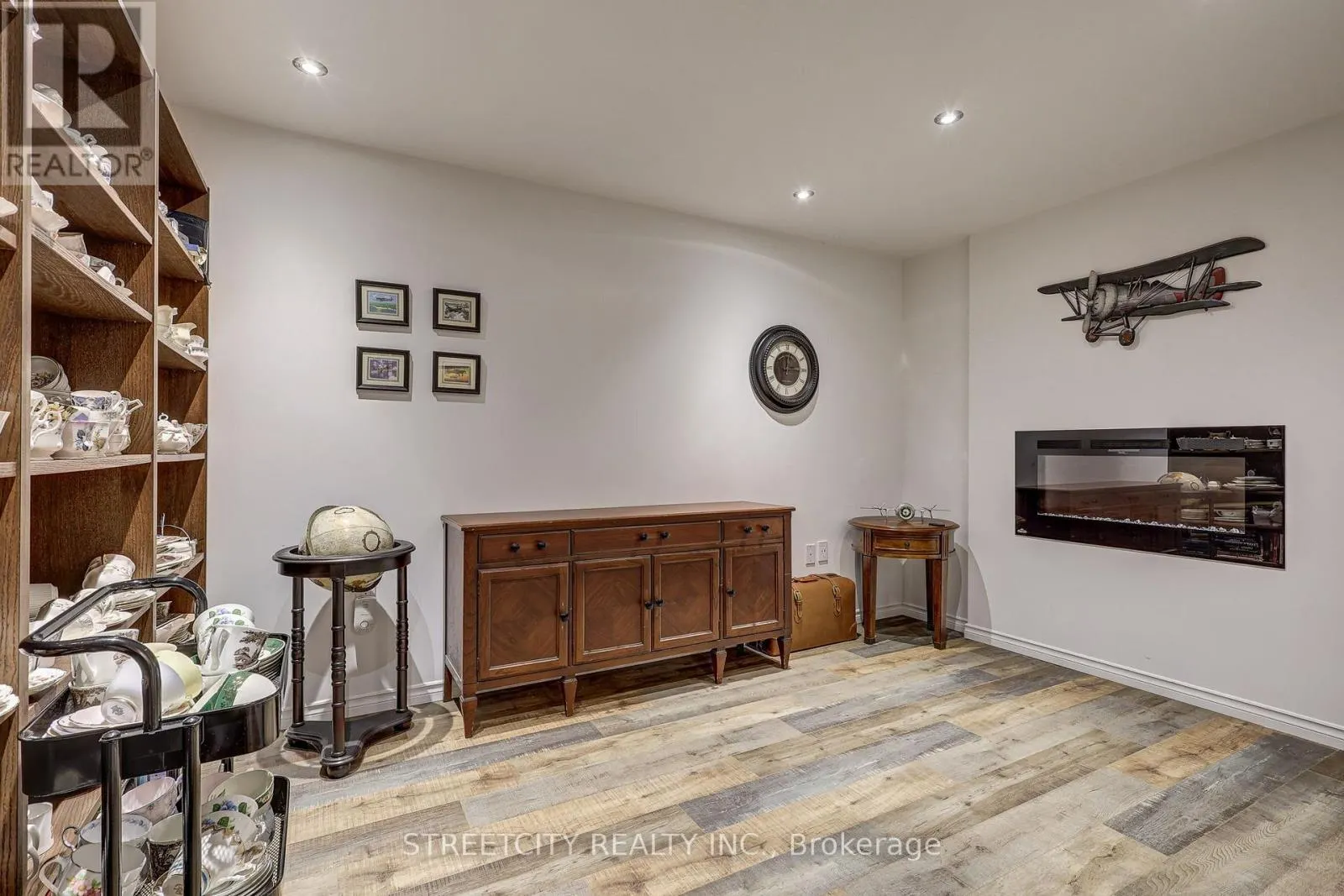 6 - 20 WINDMERE PLACE, #6