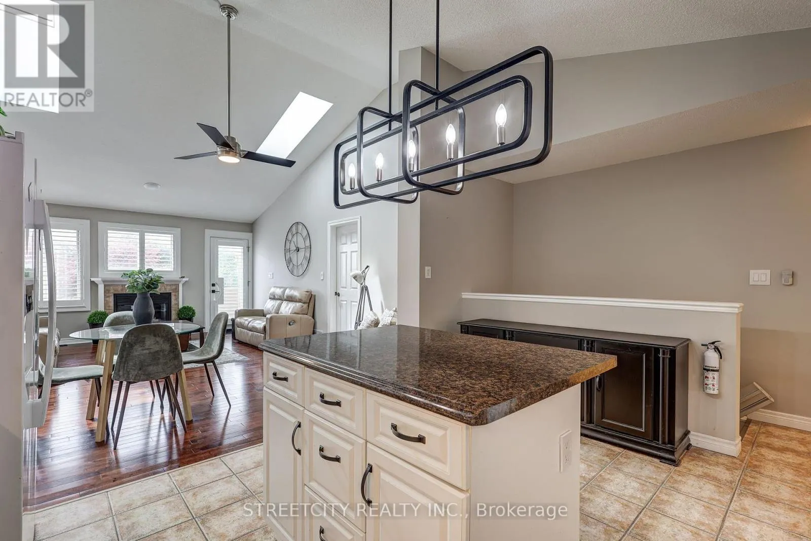 6 - 20 WINDMERE PLACE, #6