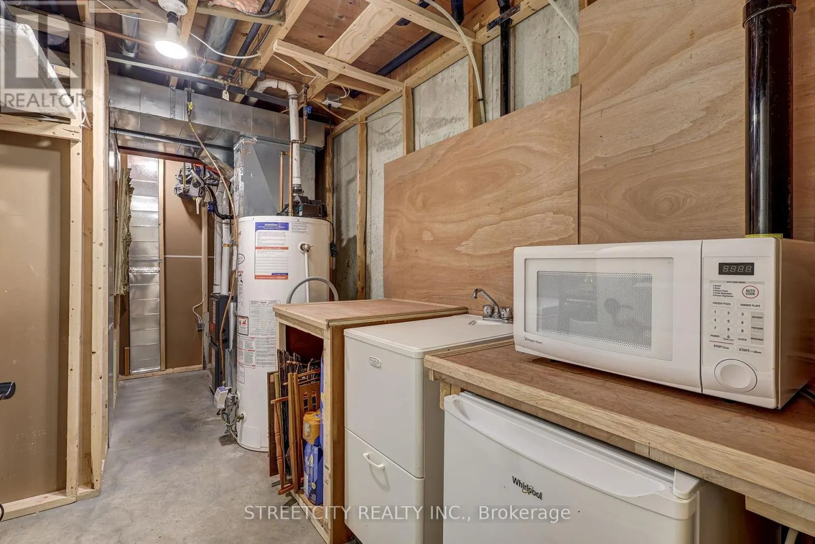 6 - 20 WINDMERE PLACE, #6