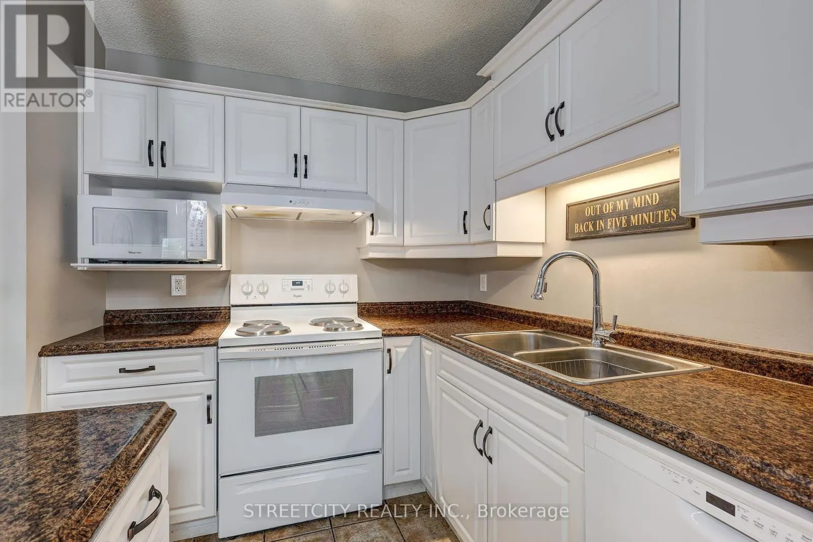 6 - 20 WINDMERE PLACE, #6