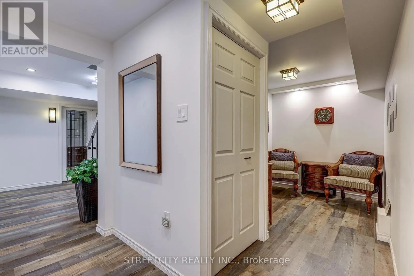 6 - 20 WINDMERE PLACE, #6