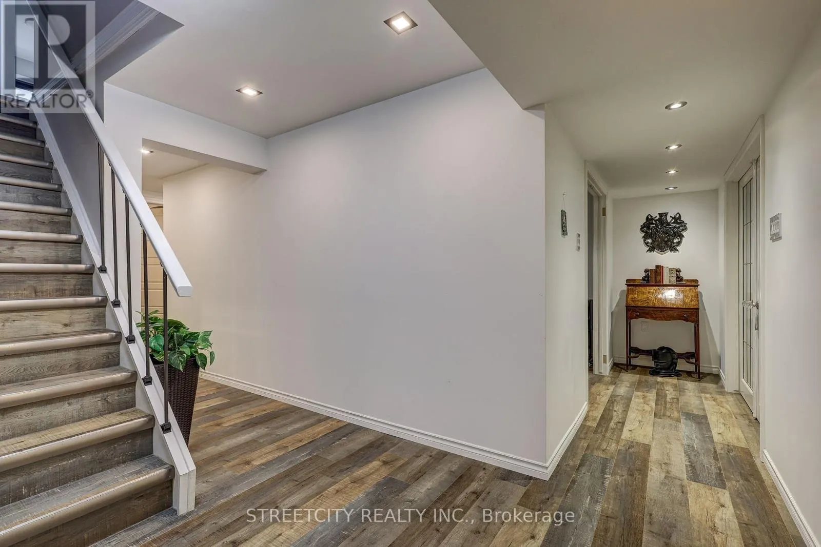 6 - 20 WINDMERE PLACE, #6