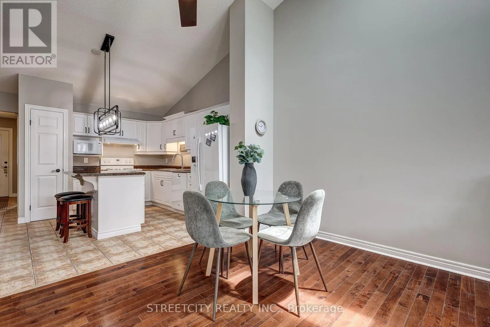 6 - 20 WINDMERE PLACE, #6