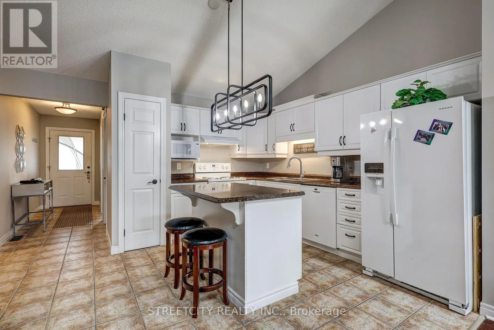 6 - 20 WINDMERE PLACE, #6
