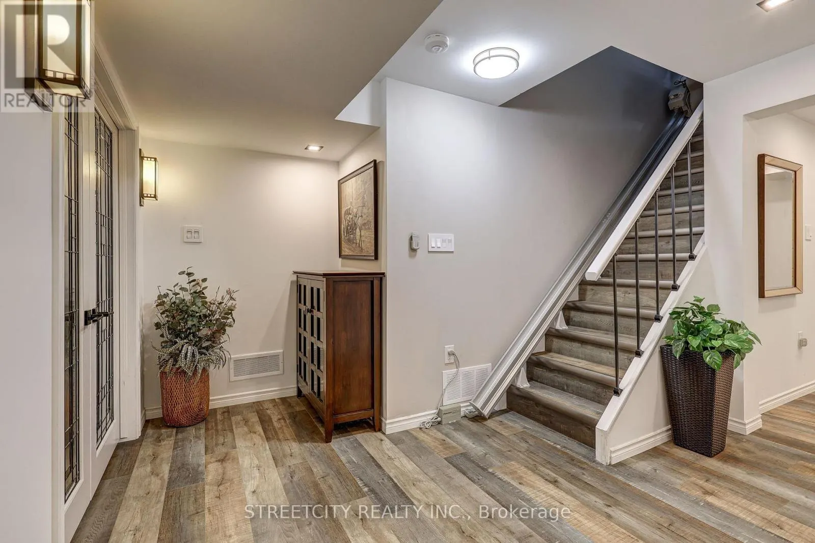 6 - 20 WINDMERE PLACE, #6