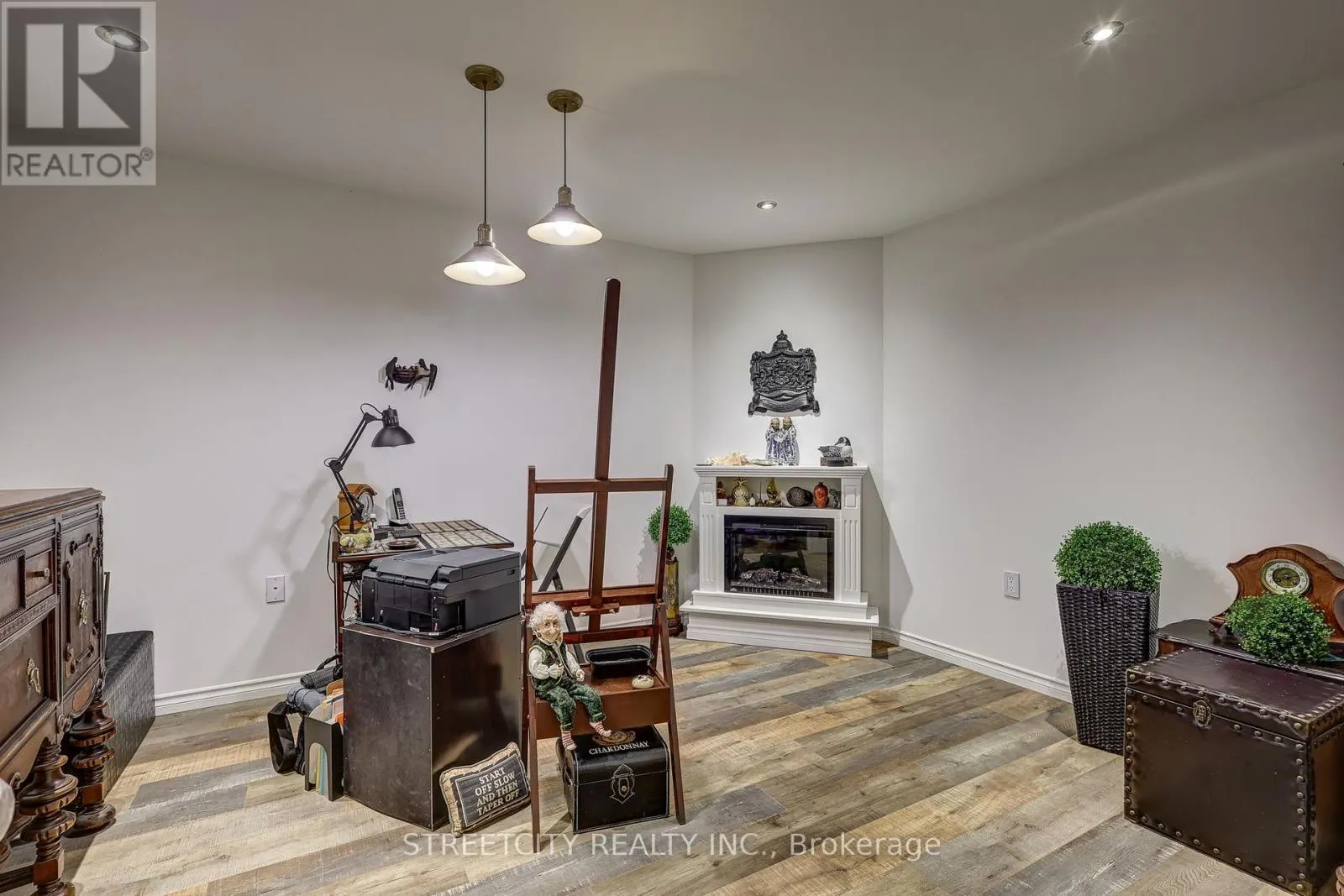 6 - 20 WINDMERE PLACE, #6