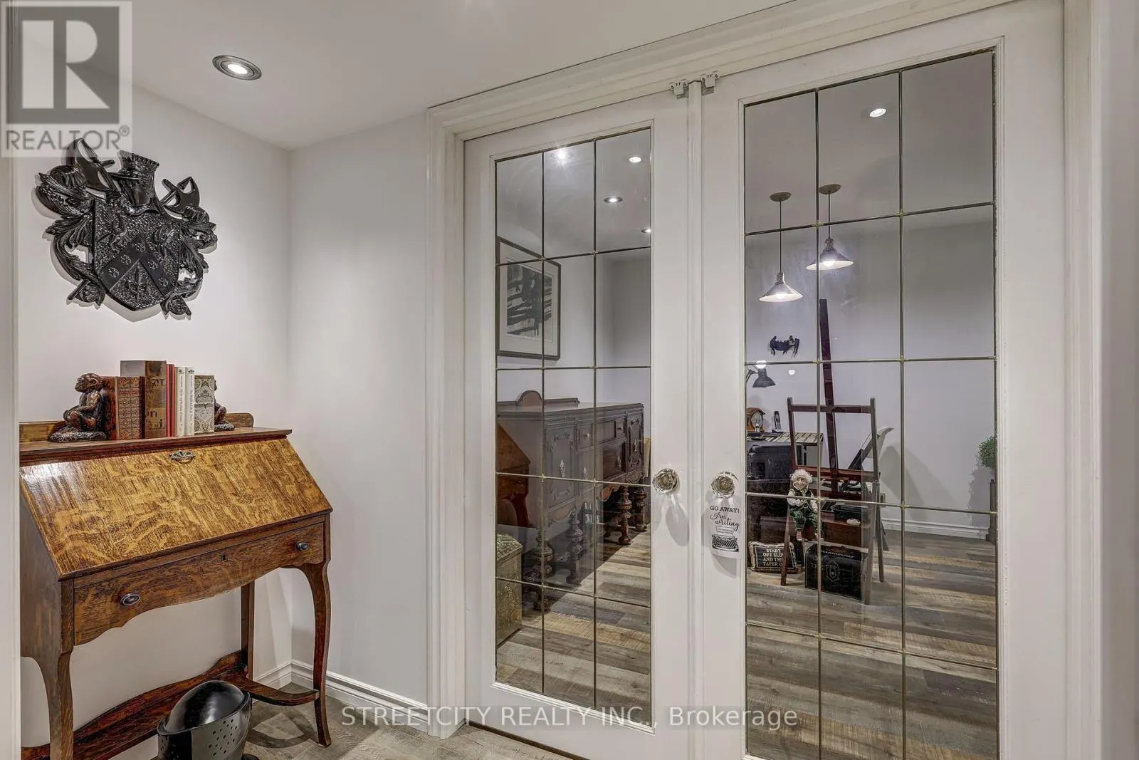 6 - 20 WINDMERE PLACE, #6