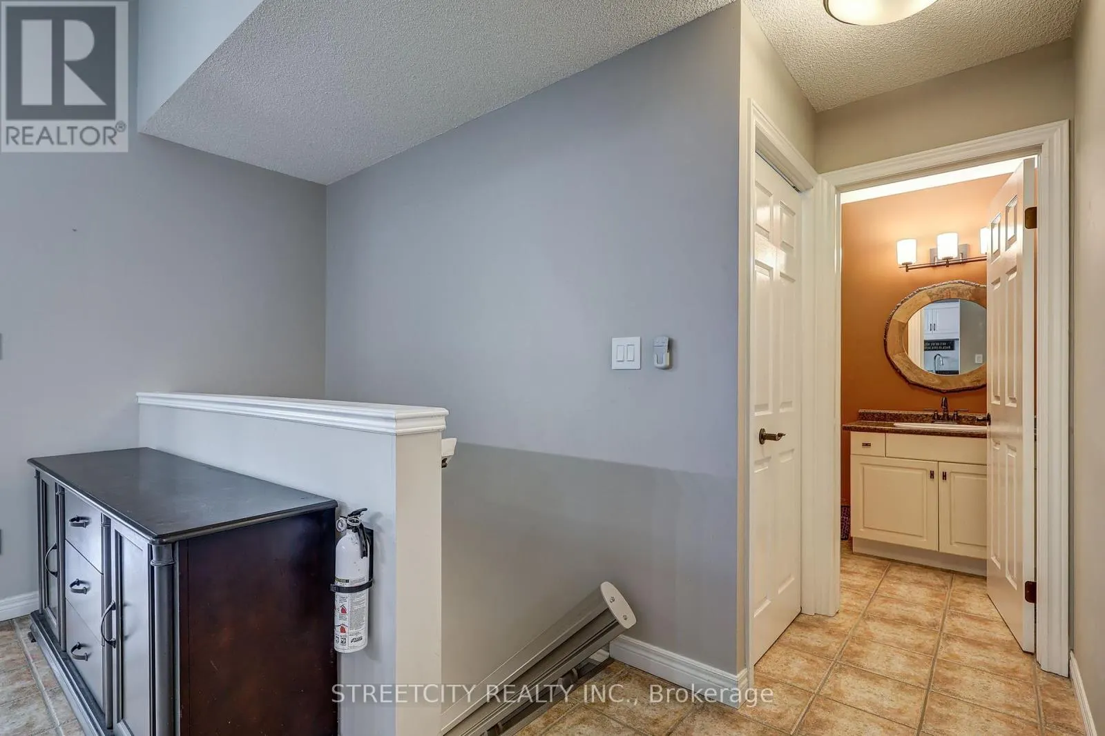 6 - 20 WINDMERE PLACE, #6