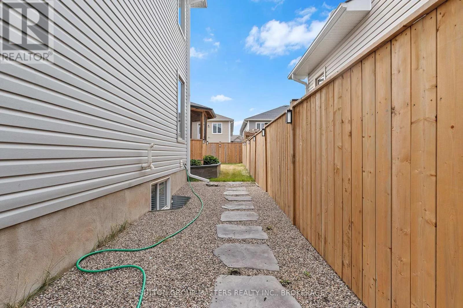 122 HAZLETT STREET