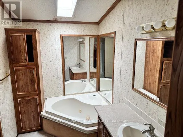 10 - 200 AGNES STREET, #10