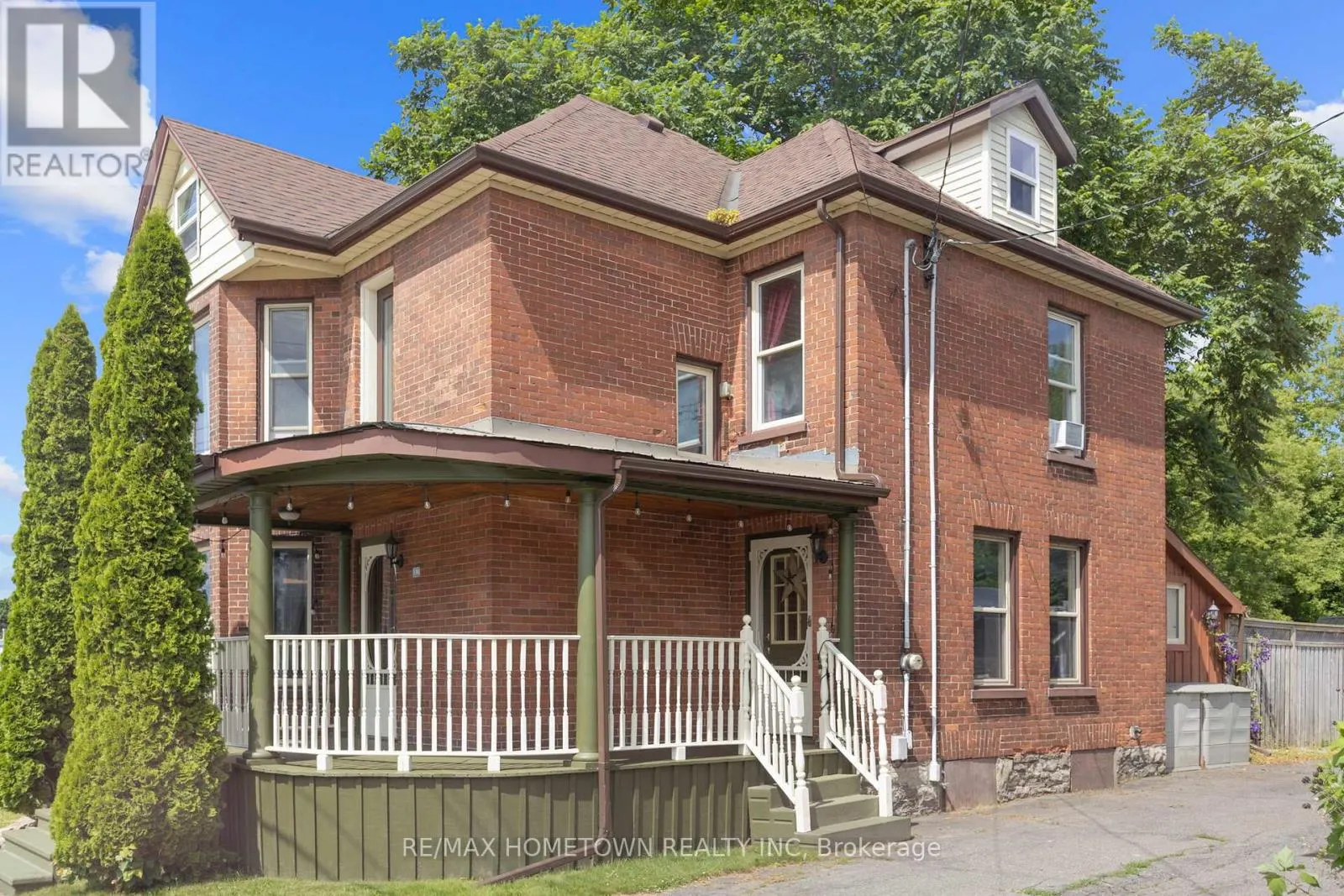 138 HENRY STREET E