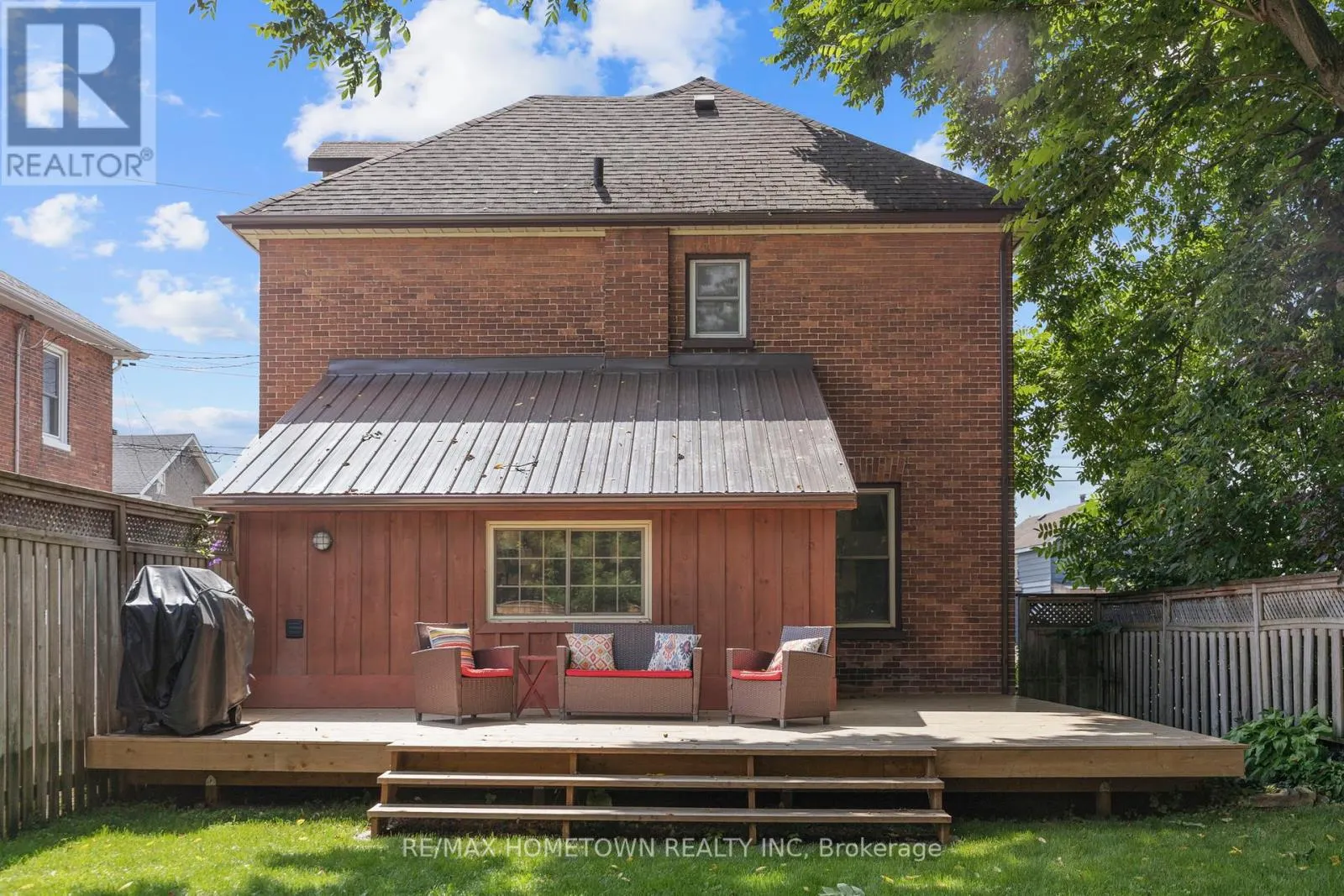 138 HENRY STREET E