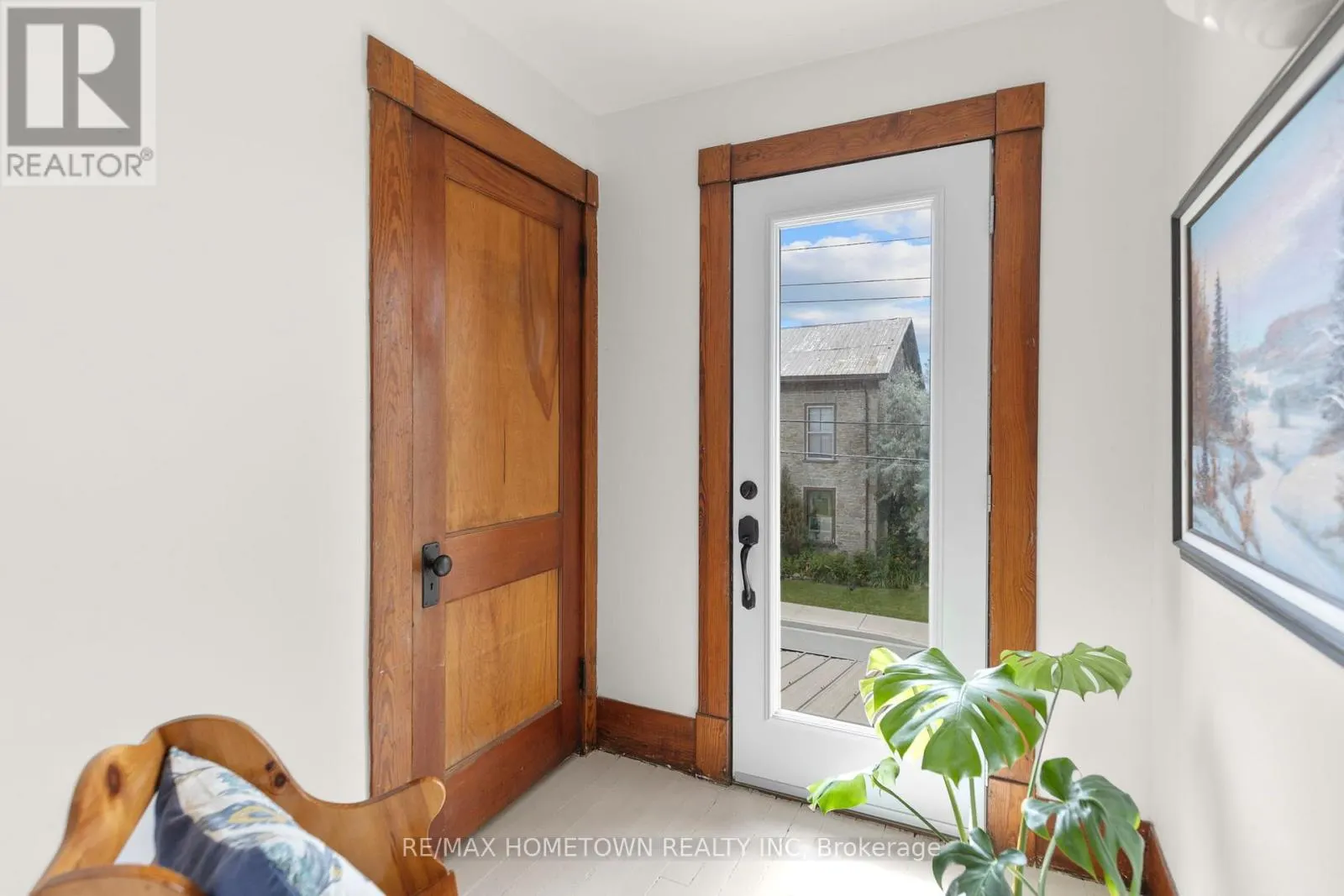 138 HENRY STREET E