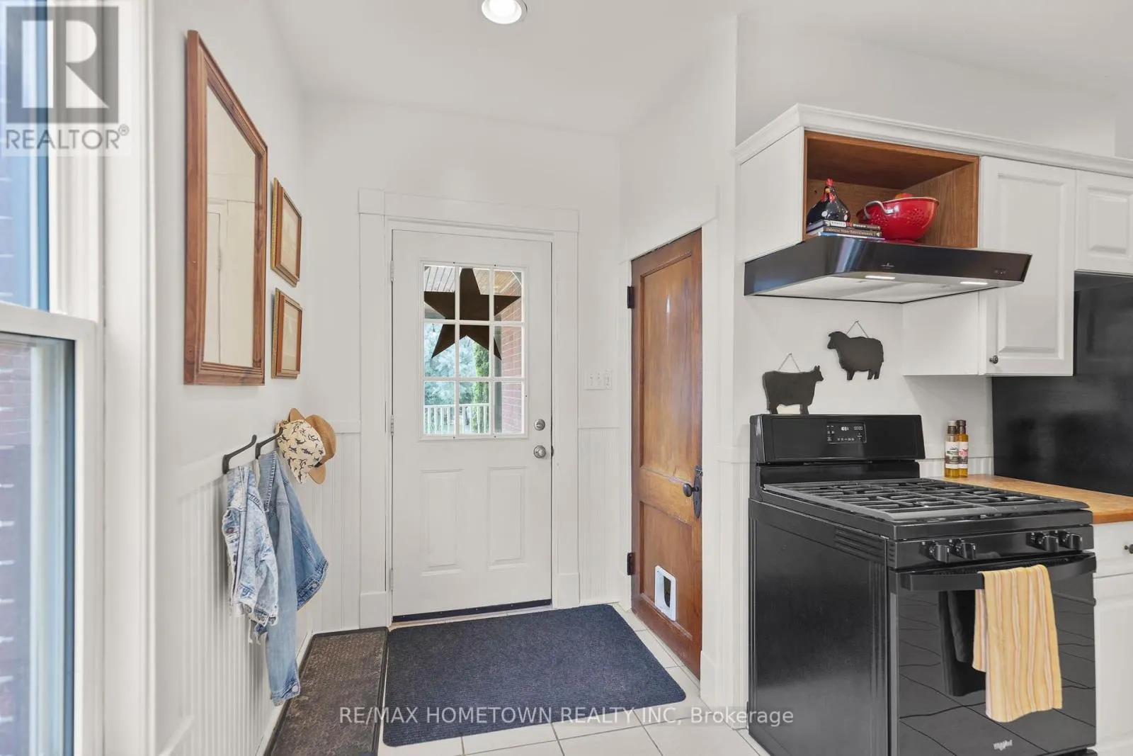 138 HENRY STREET E
