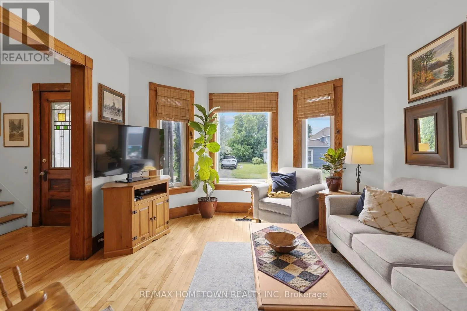 138 HENRY STREET E
