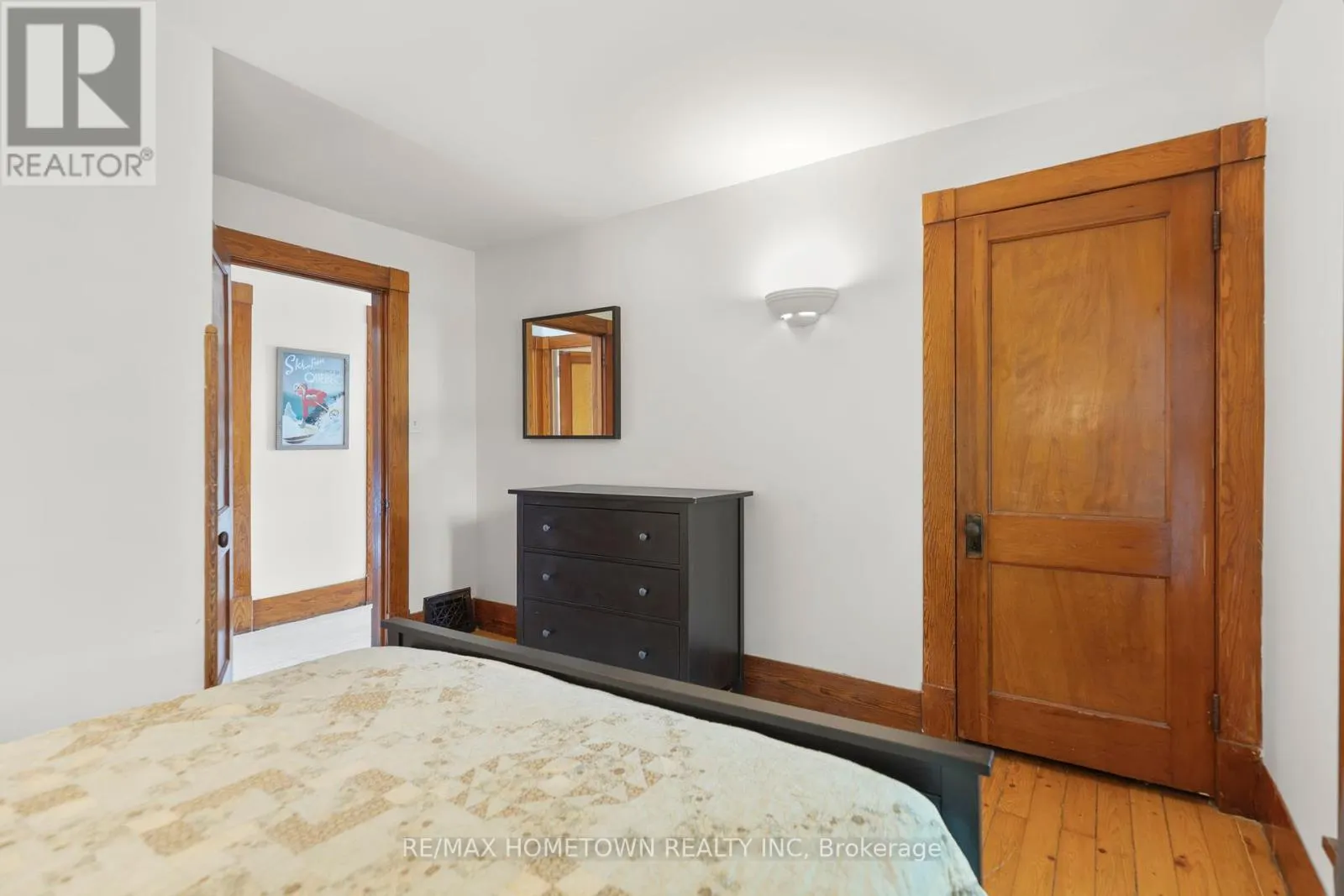 138 HENRY STREET E