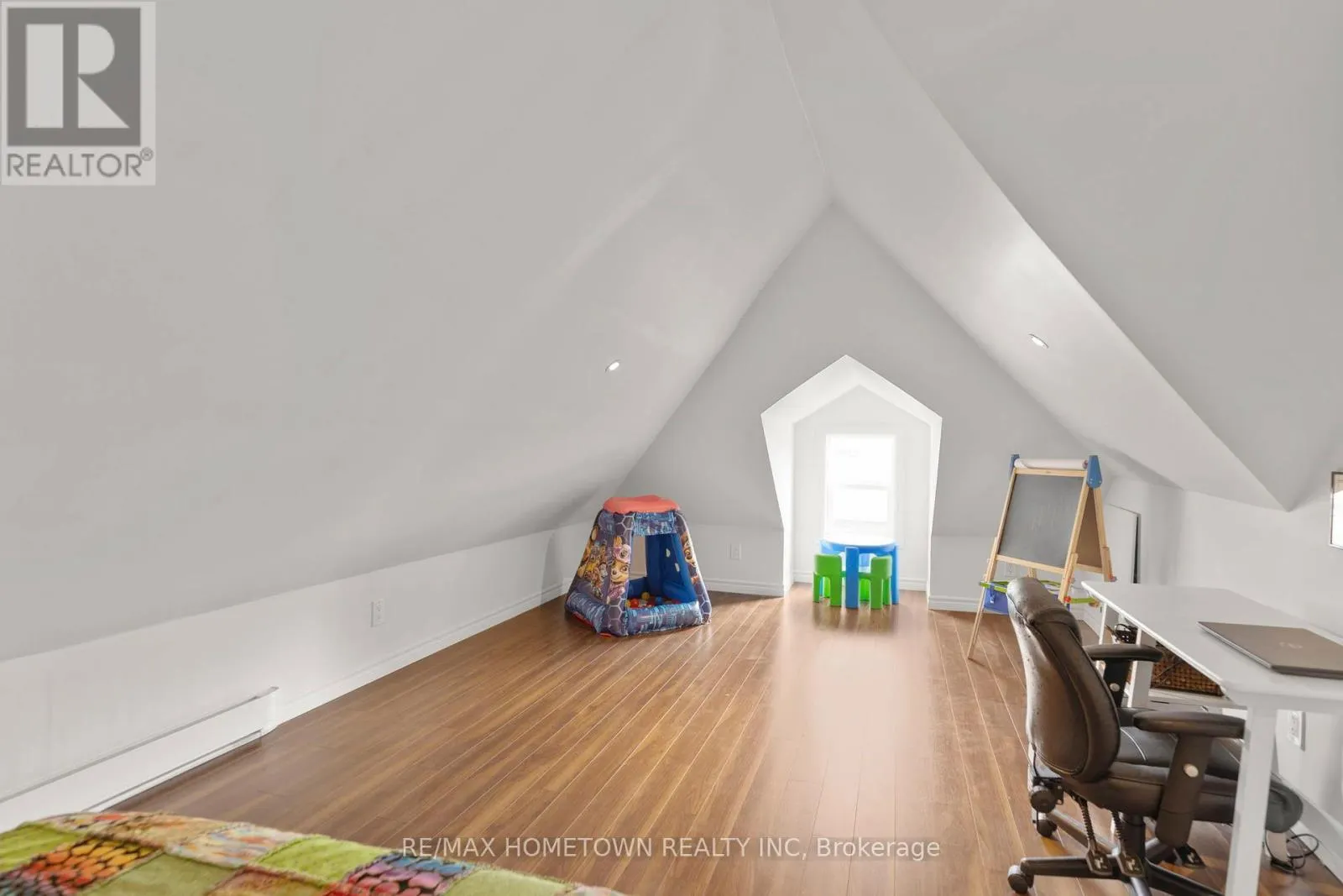 138 HENRY STREET E