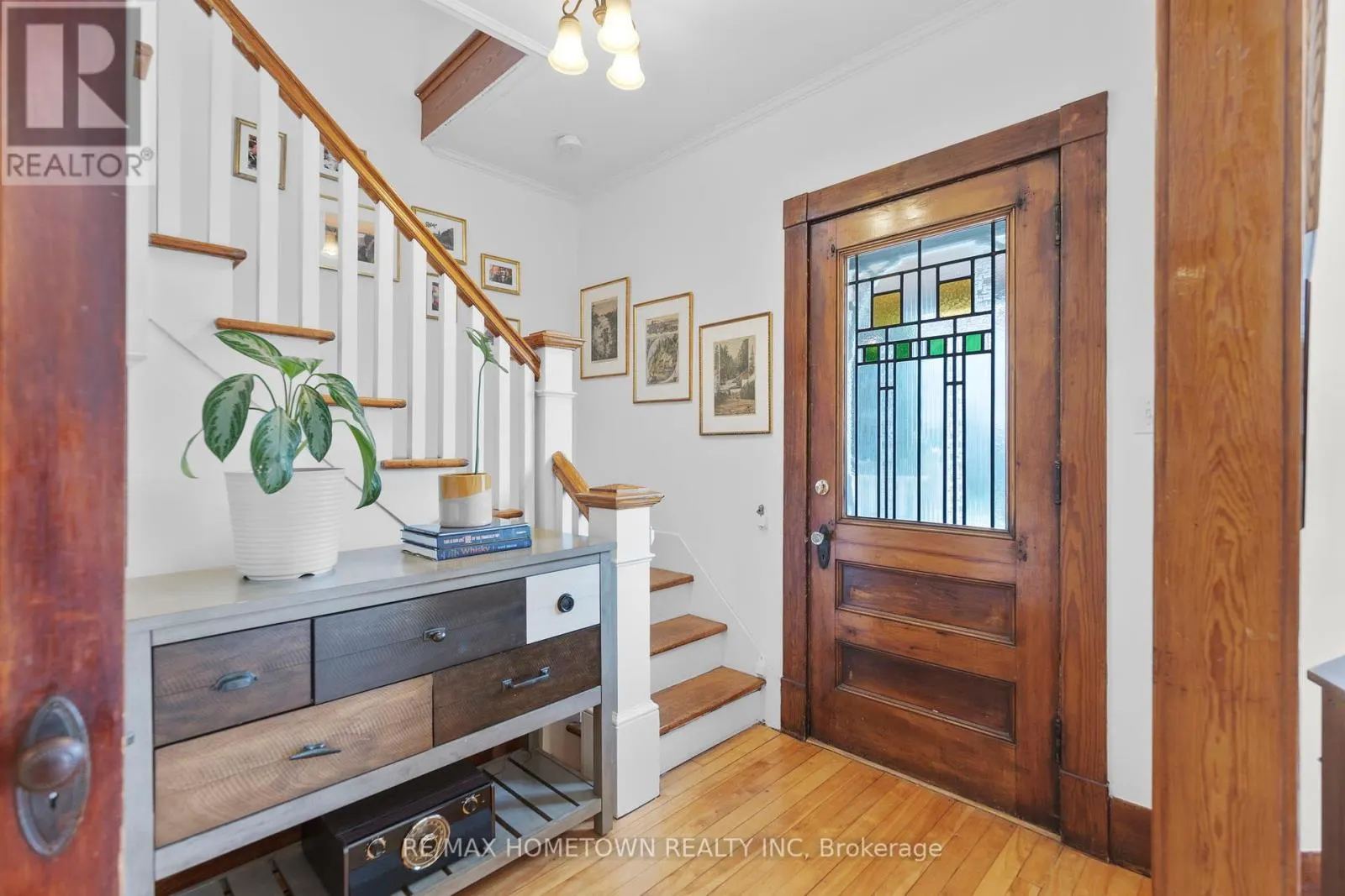 138 HENRY STREET E