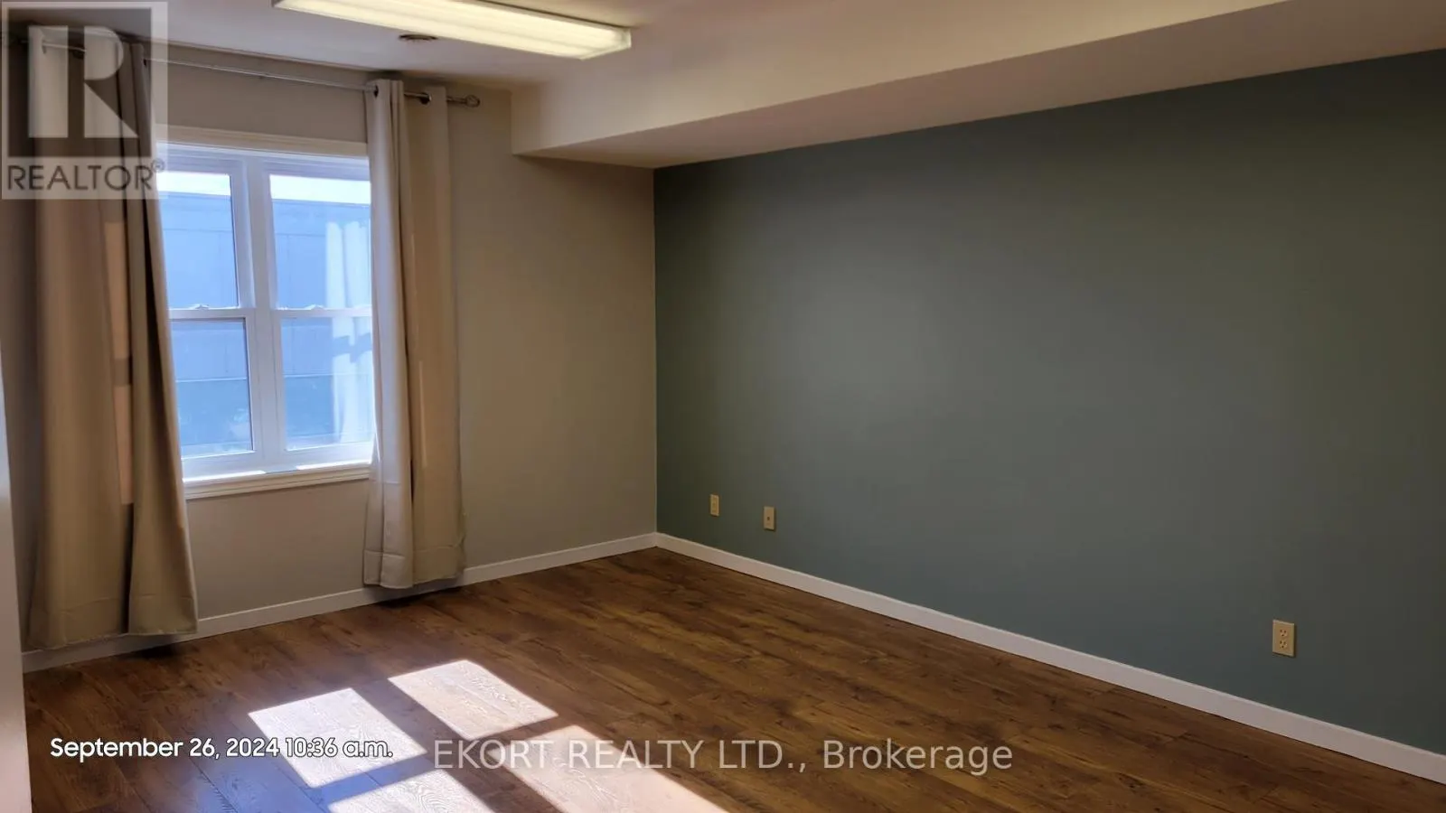 A - 82 DUNDAS STREET W, #A