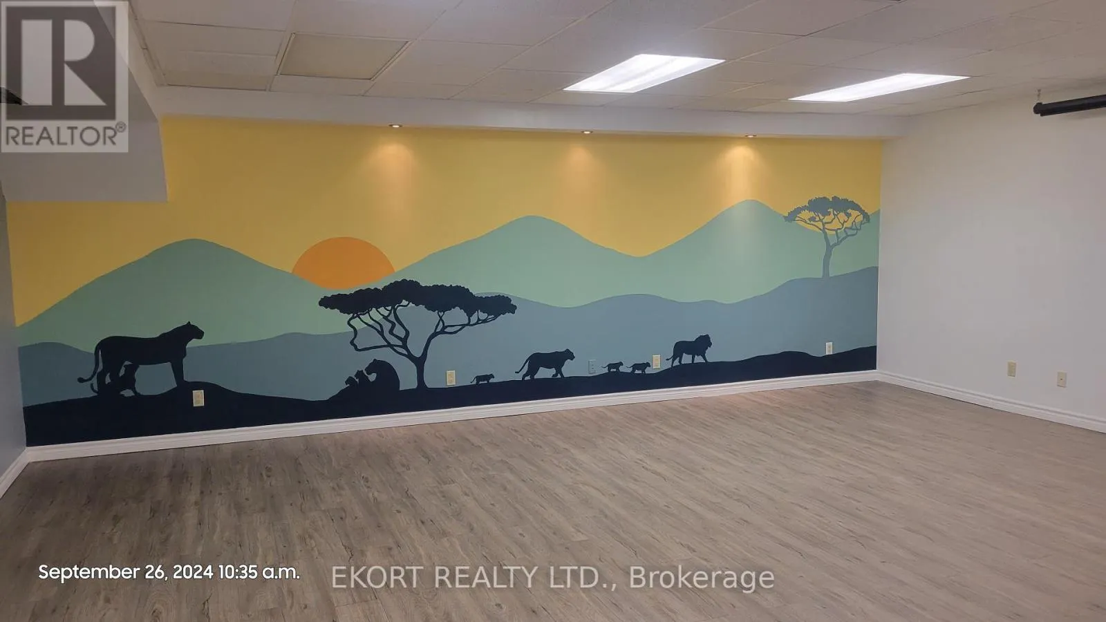 A - 82 DUNDAS STREET W, #A